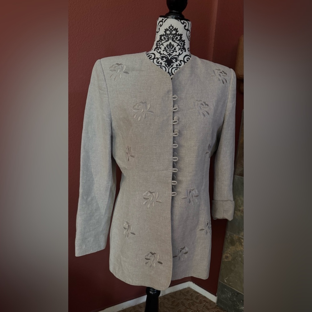 Elegant Beige Embroidered Women's Blazer
